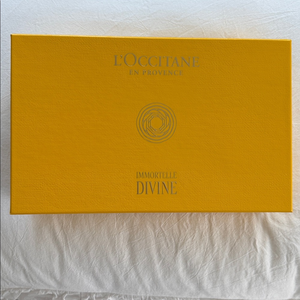 L'OCCITANE Immortelle Divine Youth Skincare Set - Picture 2 of 2